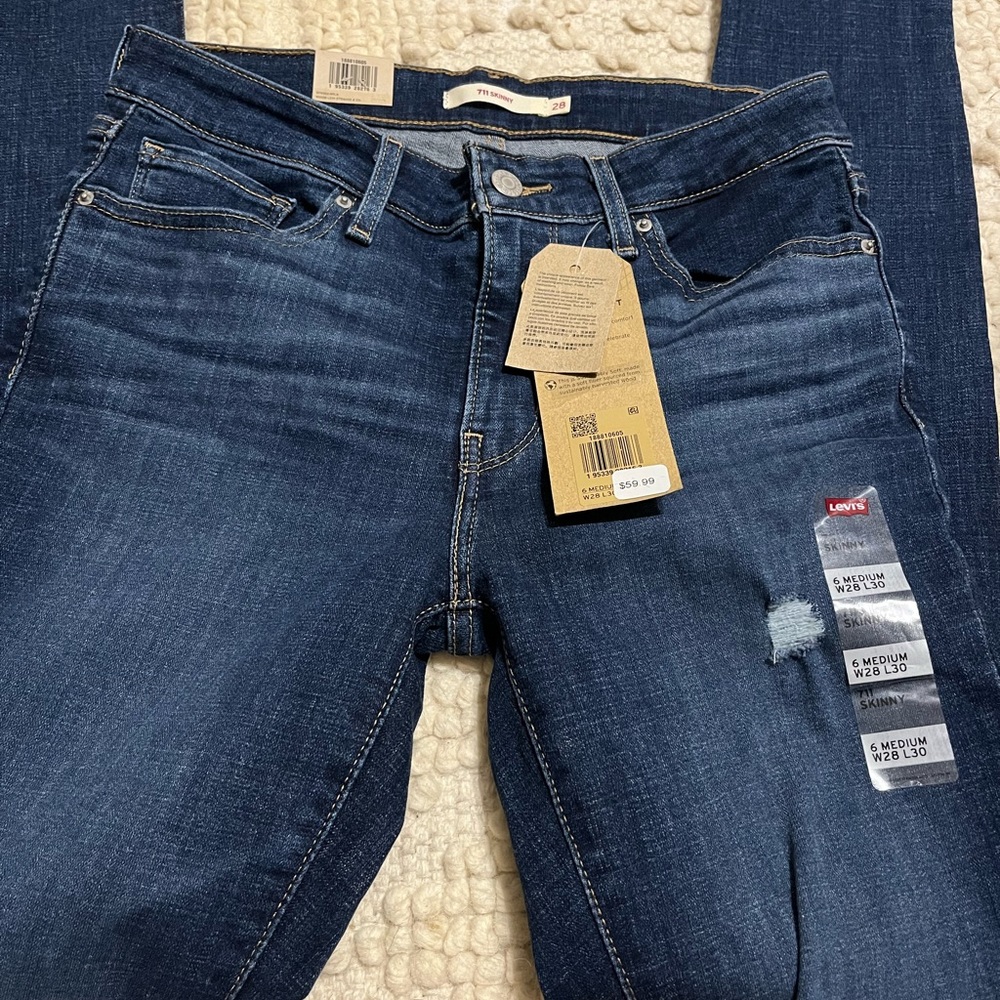 711 Levi’s skinny 6 medium W28 L30
